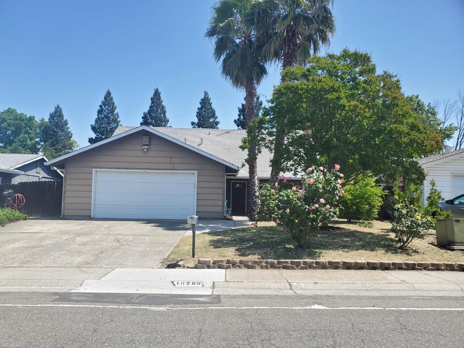 Property Photo:  10285 Countryside Way  CA 95827 