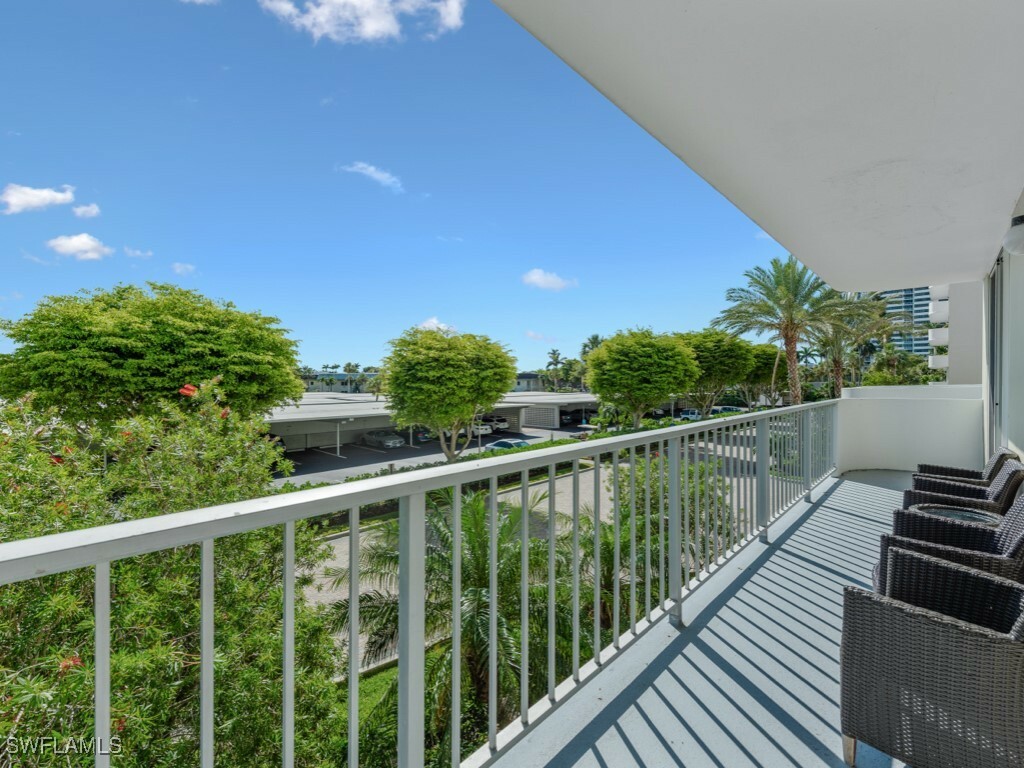Property Photo: 140 Seaview Court 206N FL 34145