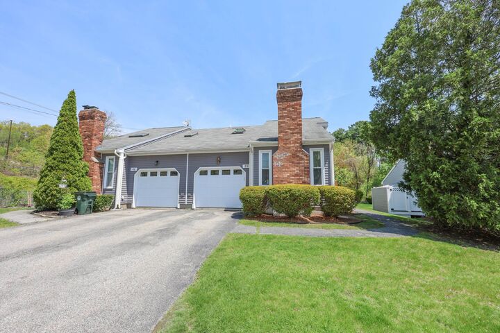 Property Photo: 39 Foxwood Circle NH 03104