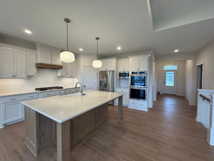 Property Photo: 14523 Kingsview Lane N MN 55327