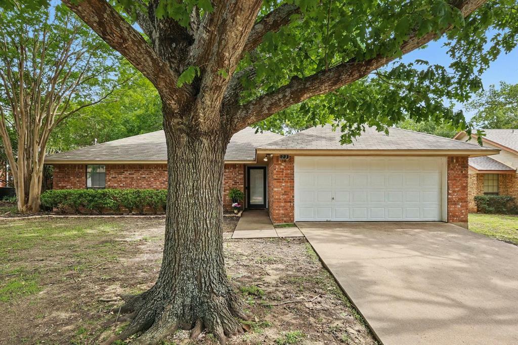 Property Photo: 23 Saint Charles Place TX 76065