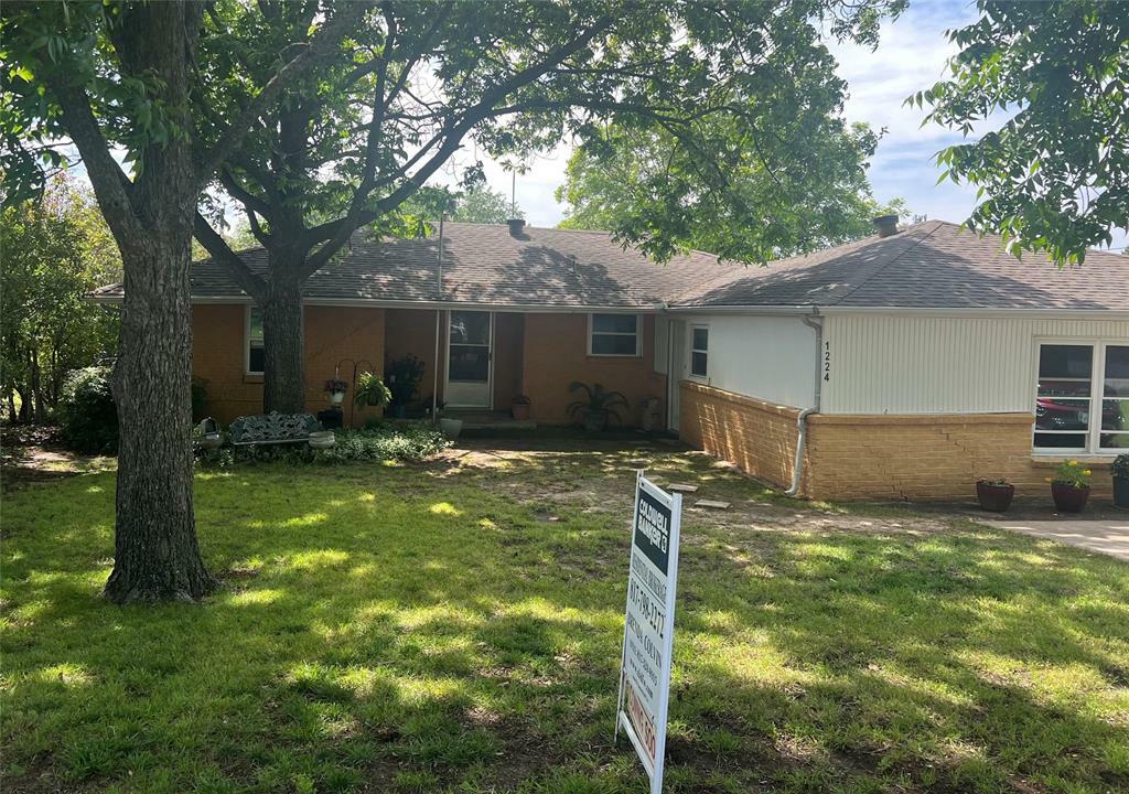 Property Photo: 1224 Bellaire Drive TX 76051