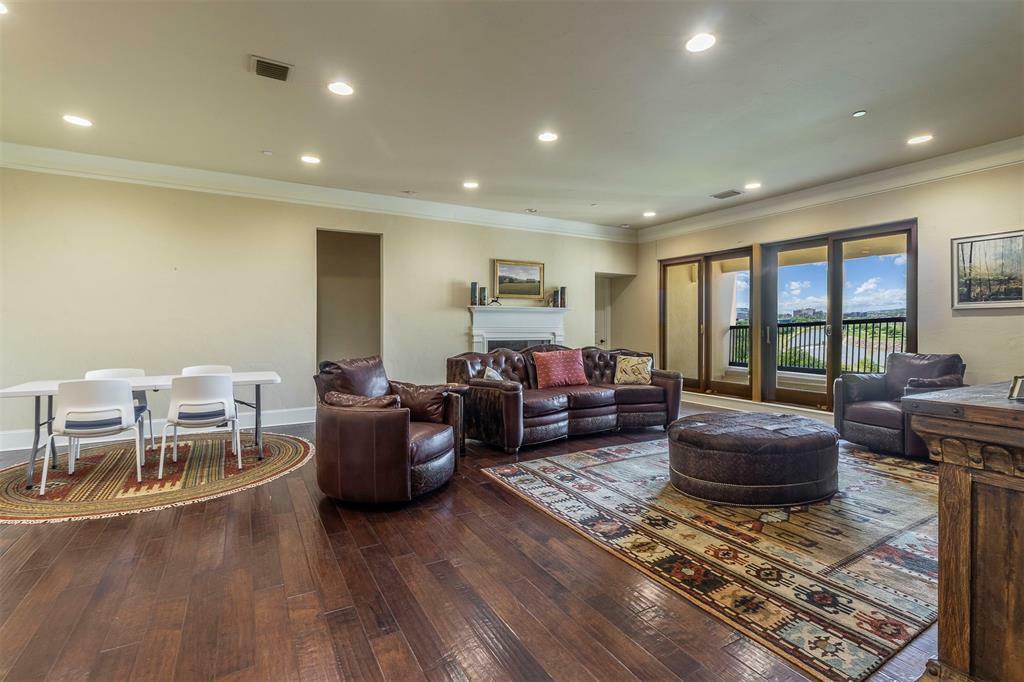 Property Photo: 501 Samuels Avenue 540 TX 76102