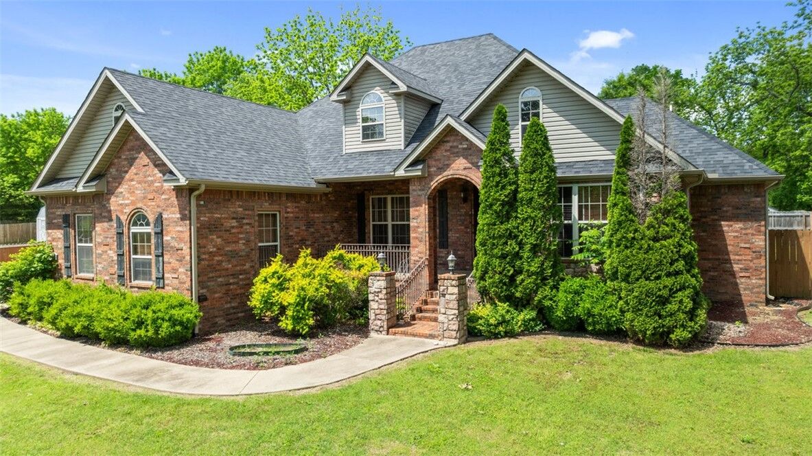 Property Photo:  204 Tunbridge Drive  AR 72712 