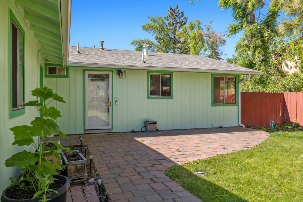 Property Photo: 536 Delta Street OR 97601