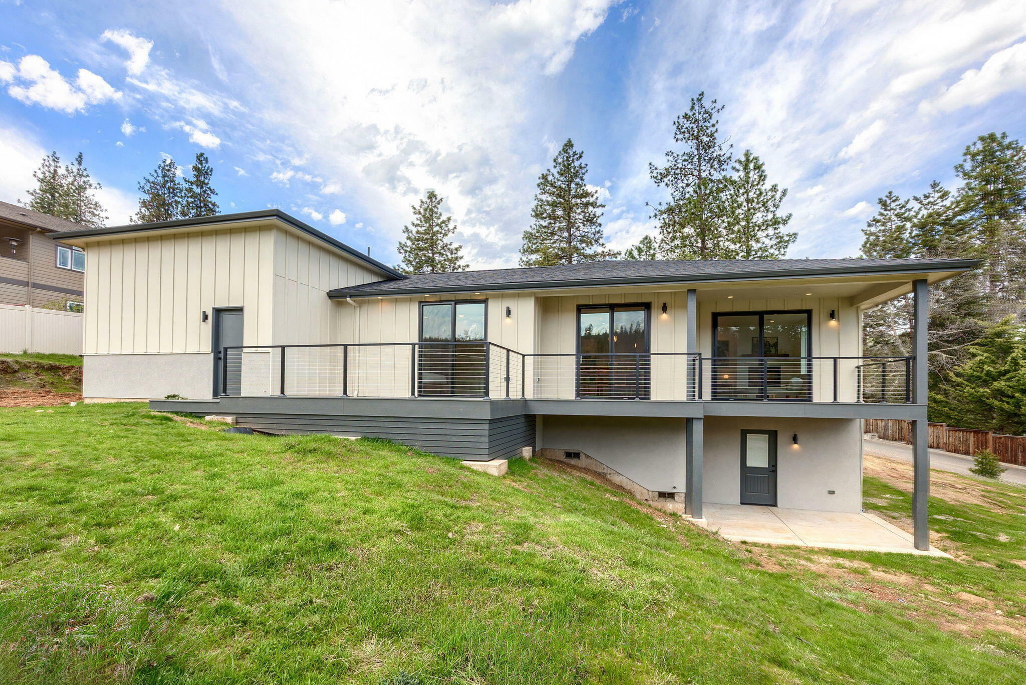 Property Photo: 913 Granite Ridge Circle OR 97530