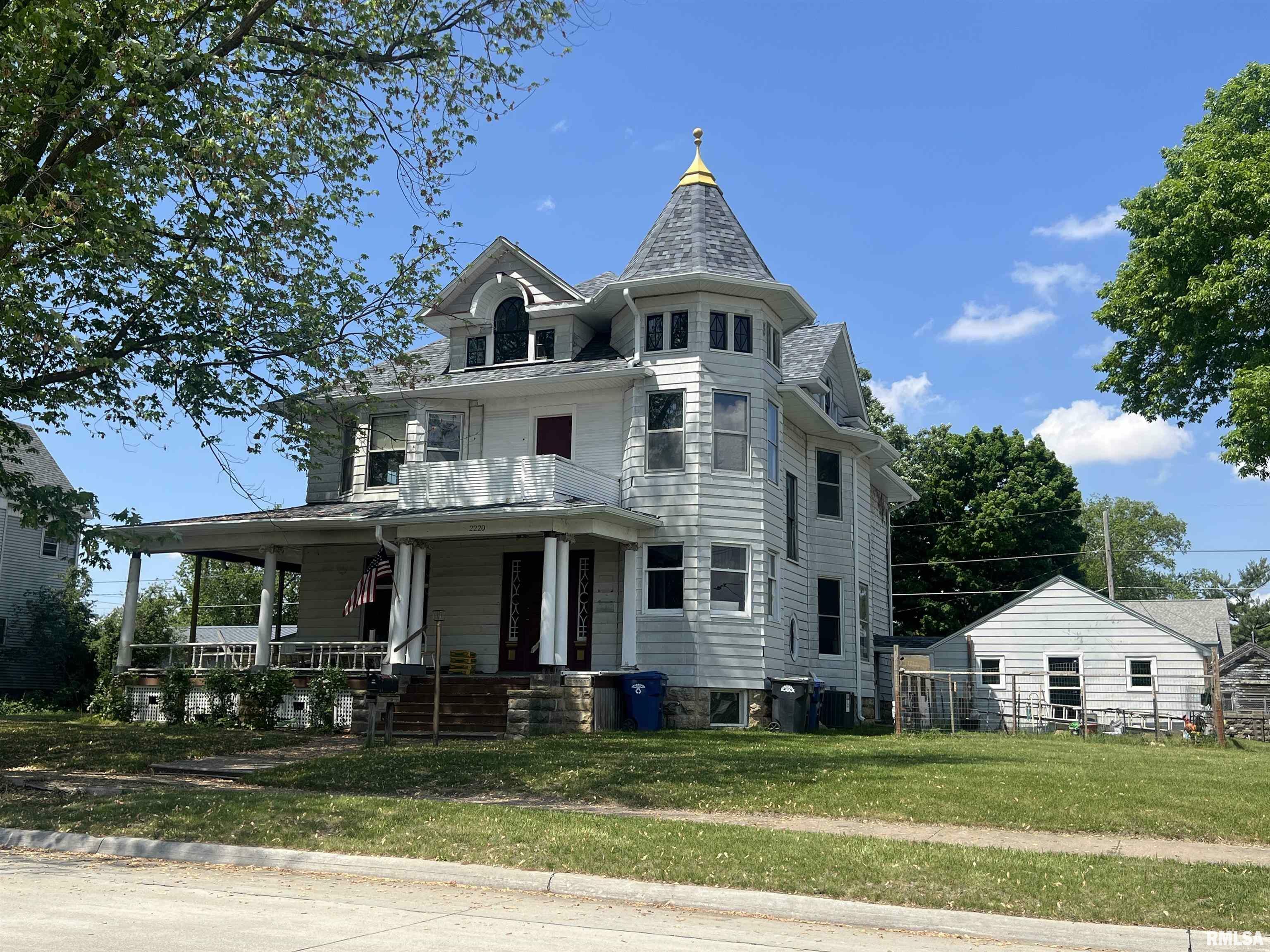 2220 Roosevelt Street  Clinton IA 52732 photo
