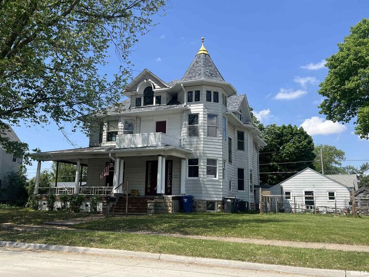 2220 Roosevelt Street  Clinton IA 52732 photo