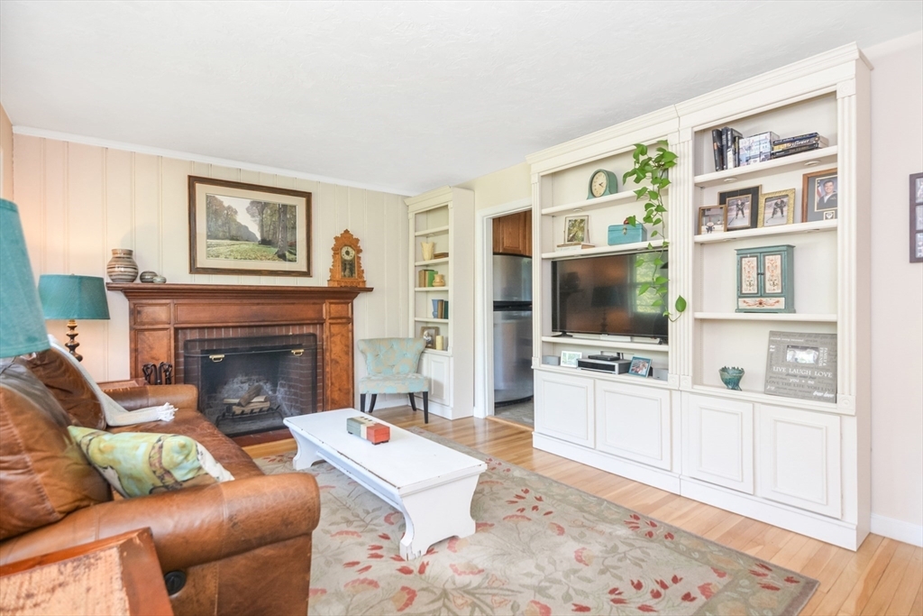 Property Photo:  8 Hammond Rd  MA 01760 