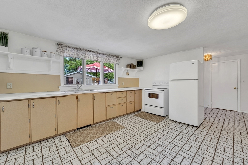 Property Photo:  5 Benson Ave  MA 01906 
