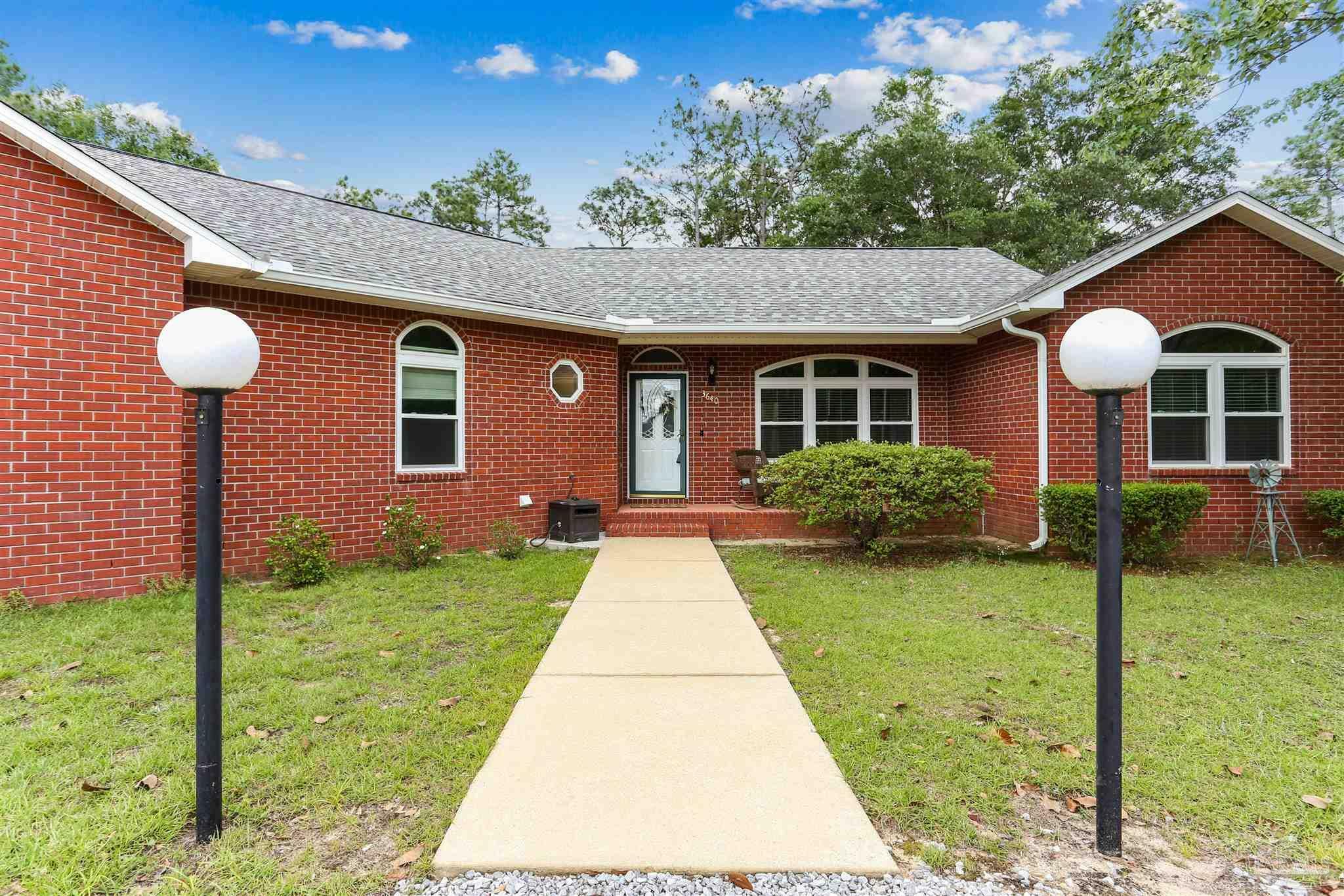 Property Photo: 3640 Schifko Rd FL 32533