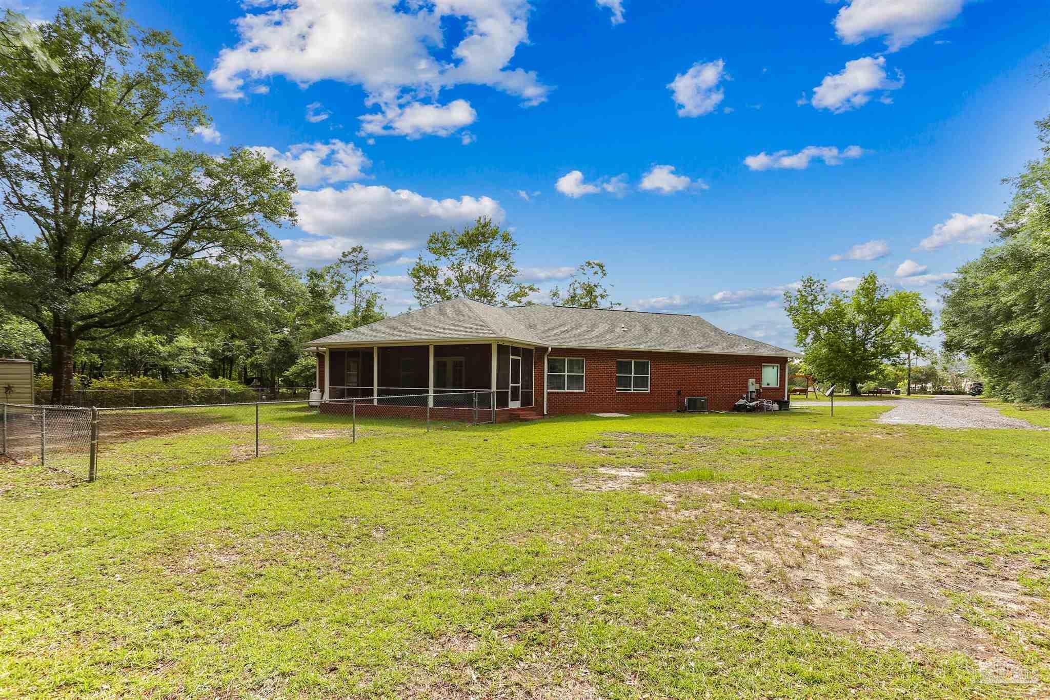Property Photo: 3640 Schifko Rd FL 32533
