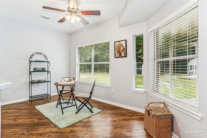Property Photo: 3640 Schifko Rd FL 32533