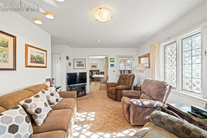 Property Photo:  1805 W County Road 8  CO 80513 