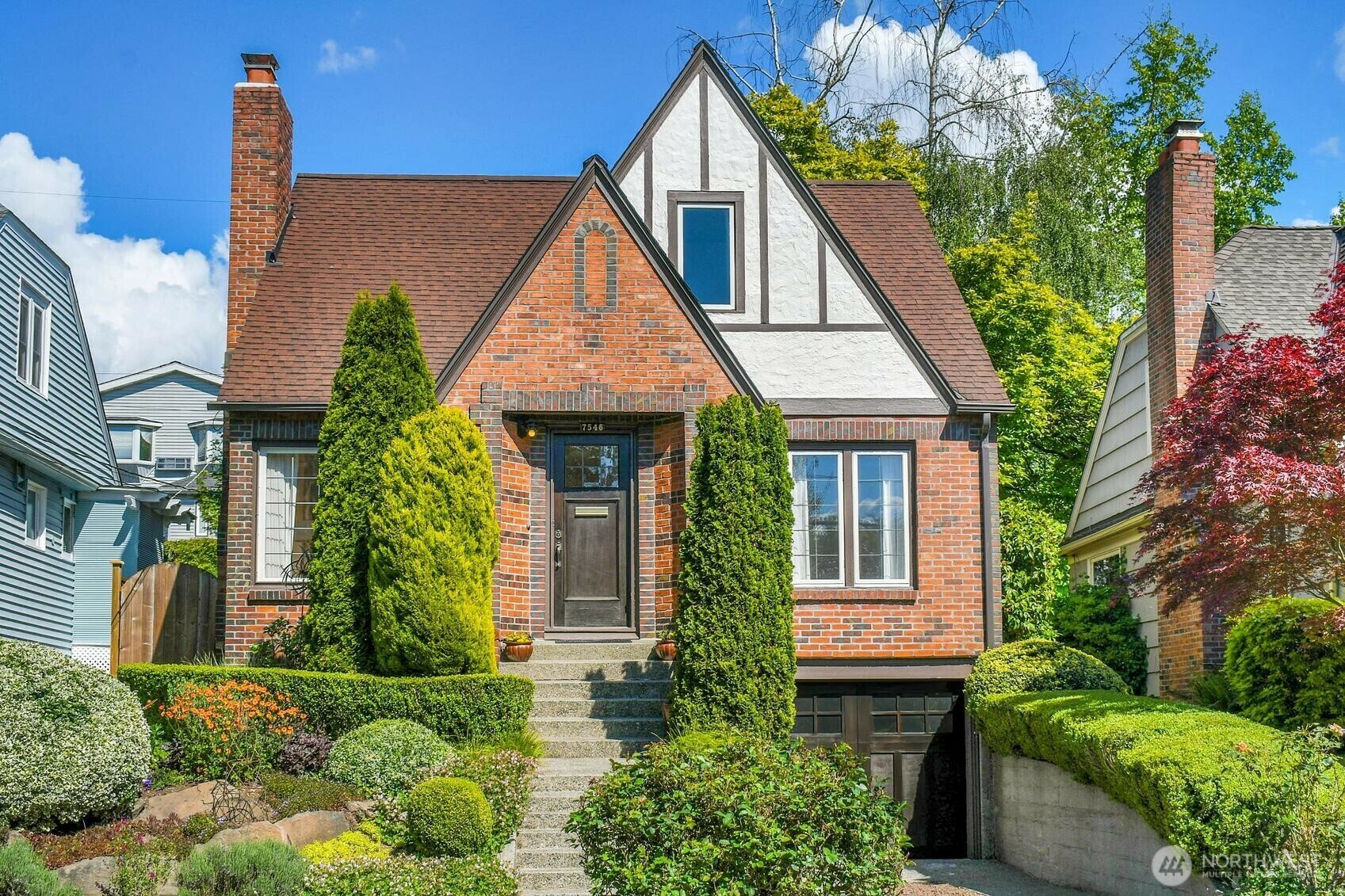 Property Photo:  7546  Brooklyn Avenue NE  WA 98115 