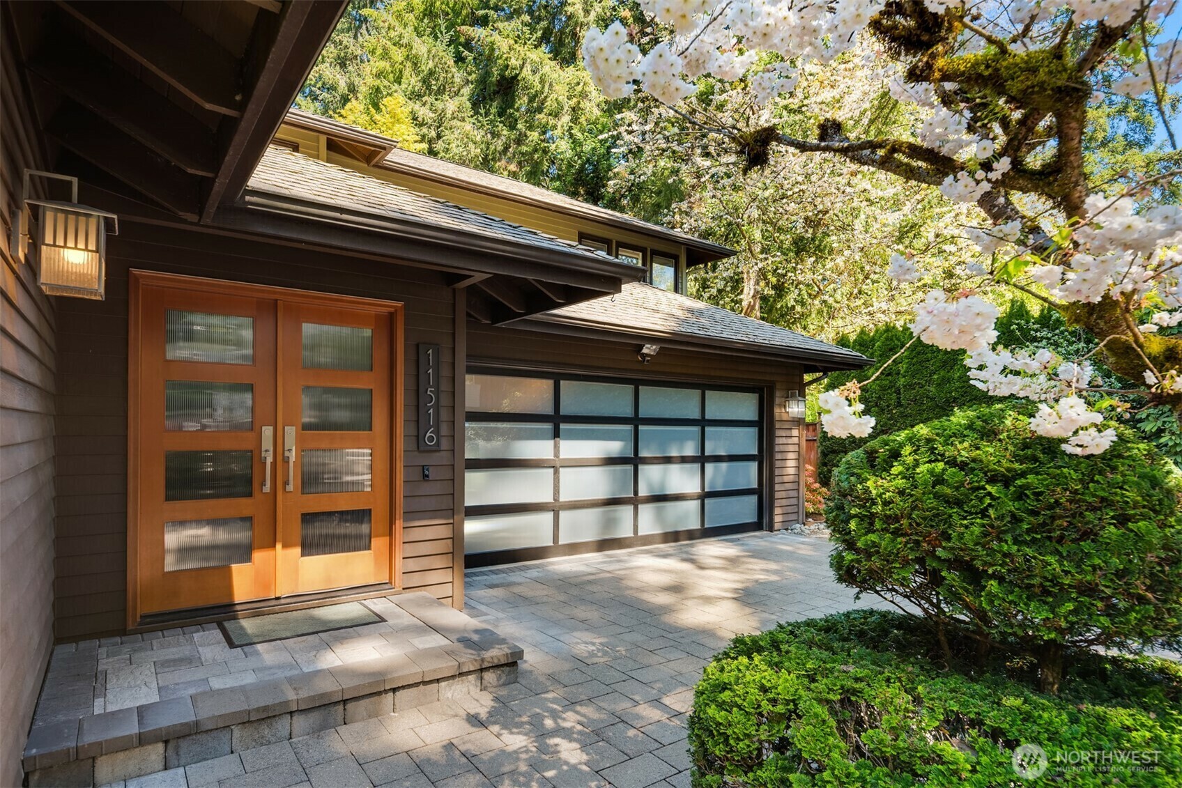 Property Photo: 11516 NE 103rd Place WA 98033