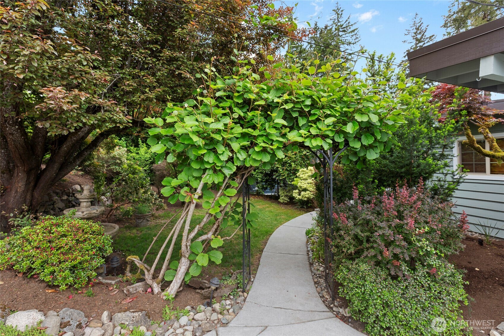 Property Photo: 15851 SE 12th Place WA 98008