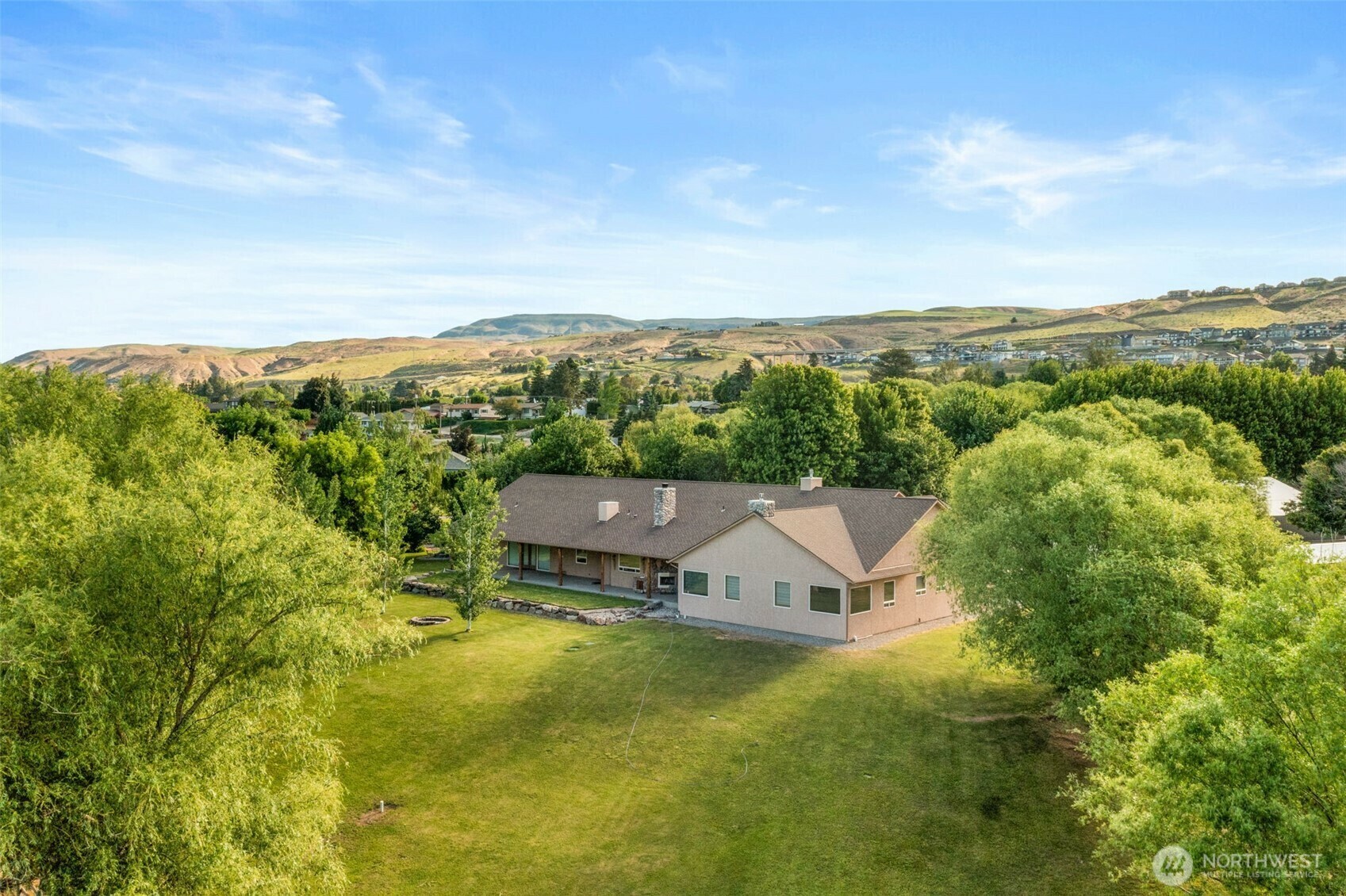 Property Photo: 2720 NW Cascade Avenue WA 98802