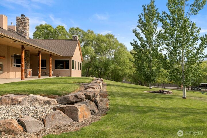 2720 NW Cascade Avenue  East Wenatchee WA 98802 photo