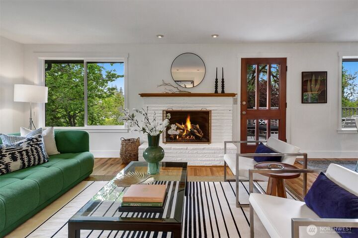 Property Photo:  425  31st Avenue  WA 98122 