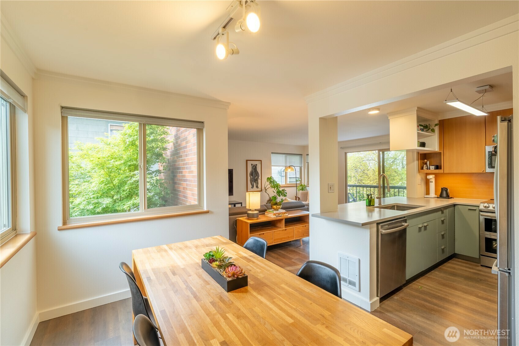Property Photo: 732 11th Avenue E 302 WA 98102