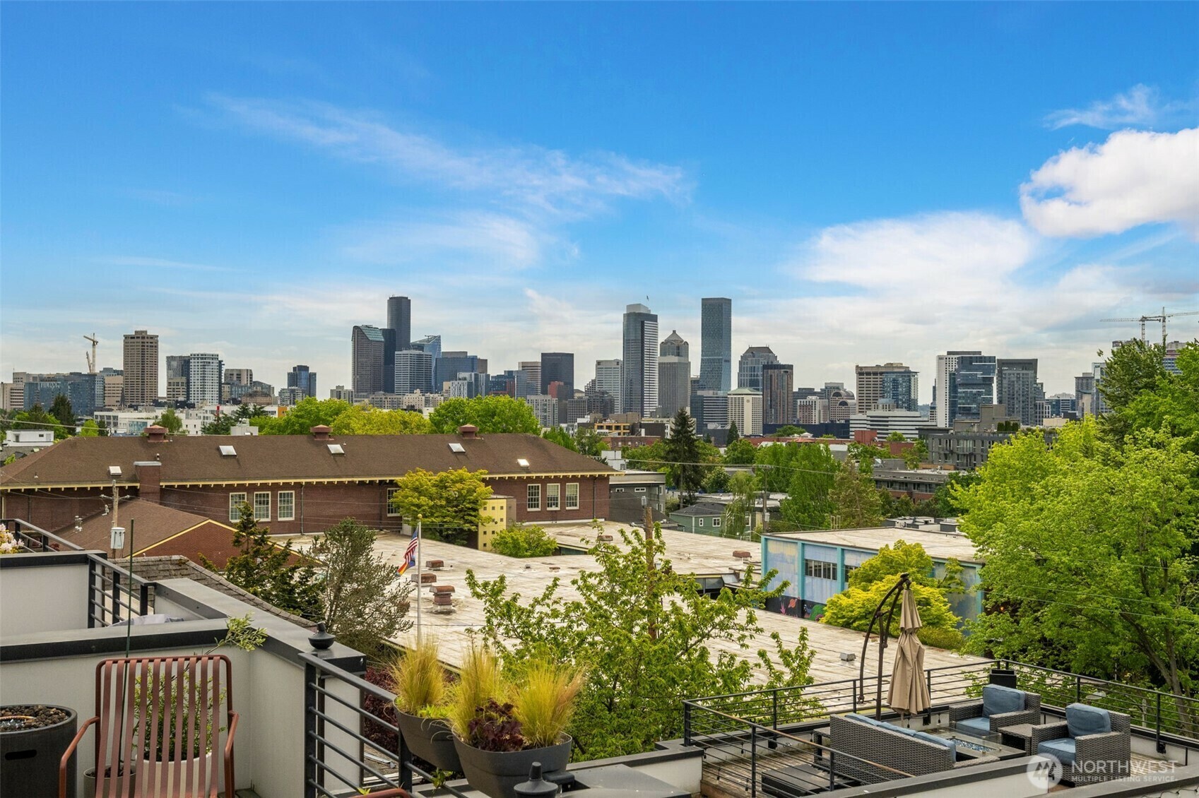 Property Photo:  712  11th Avenue E A  WA 98102 