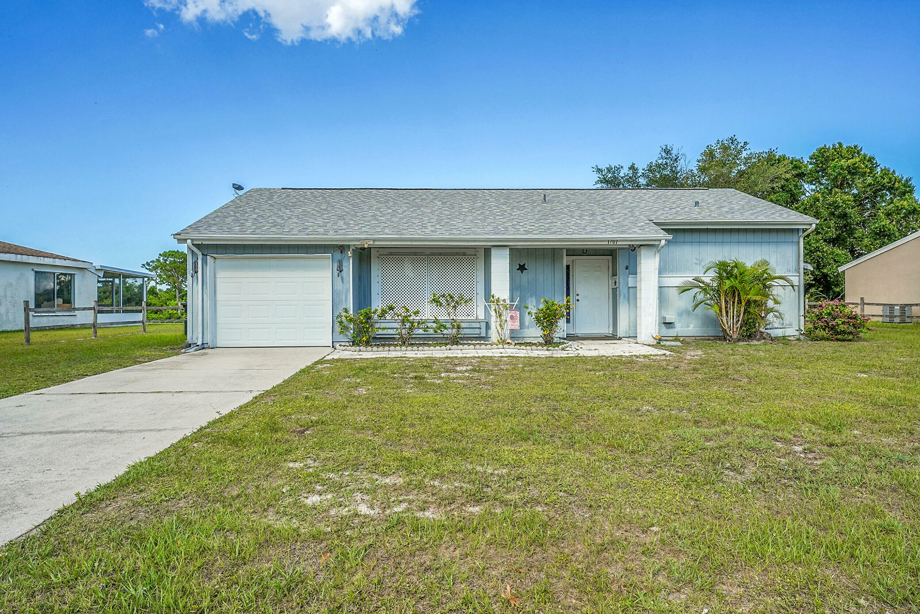 Property Photo: 1701 SE Burgundy Lane FL 34952