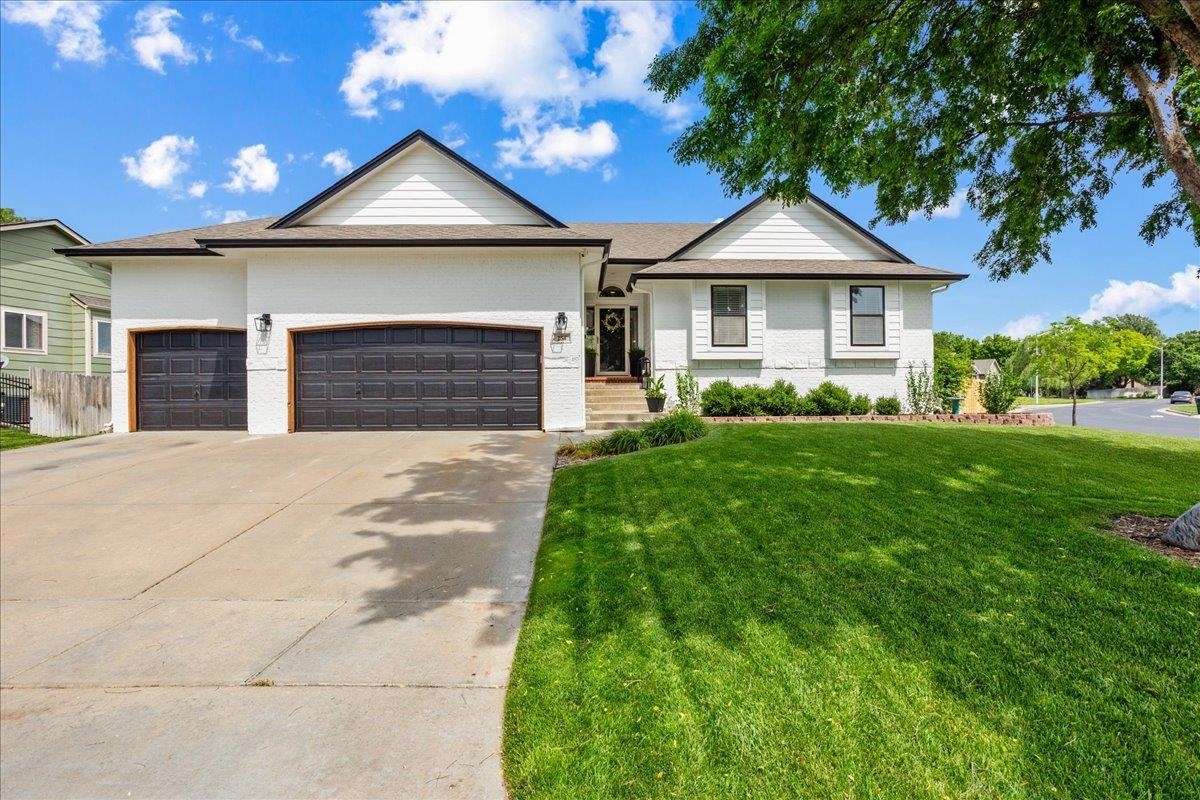 Property Photo: 254 S Jamestown Cir KS 67002