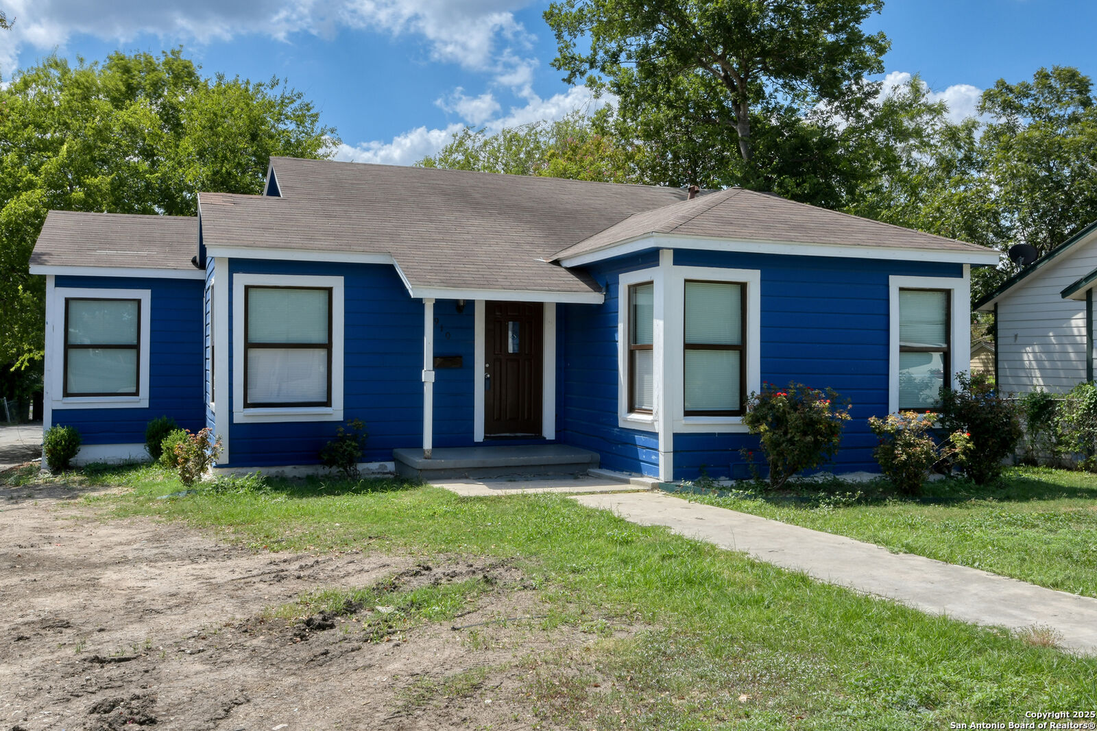 Property Photo:  910 Halliday  TX 78210 