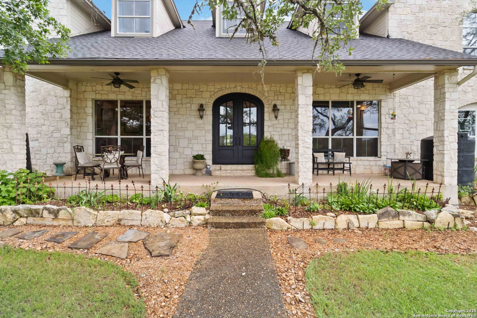 Property Photo: 111 Kendall Oaks TX 78006