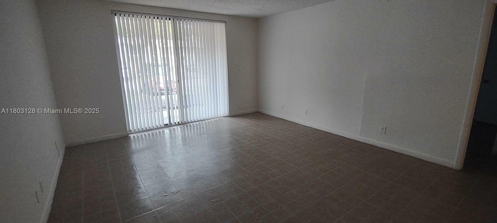 Property Photo: 4009 N University Dr 112 FL 33351