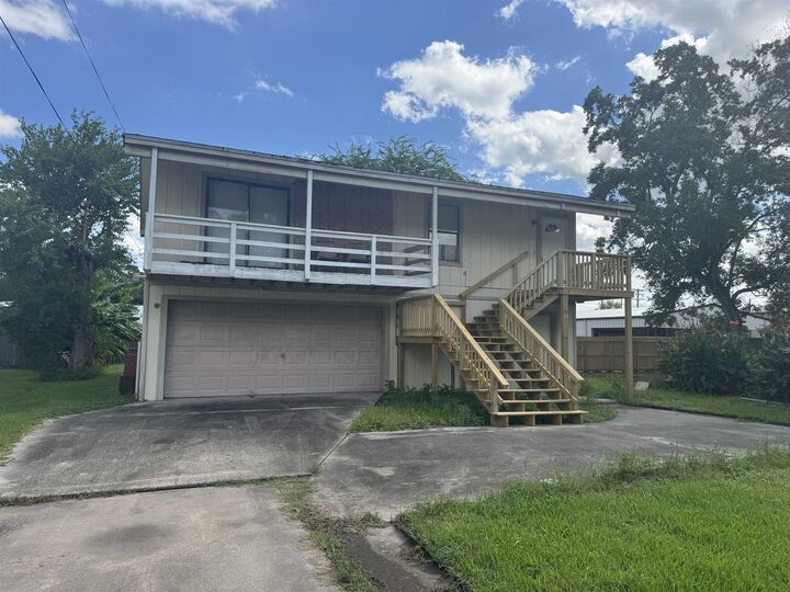 Property Photo: 511 Atlanta Ave TX 77627