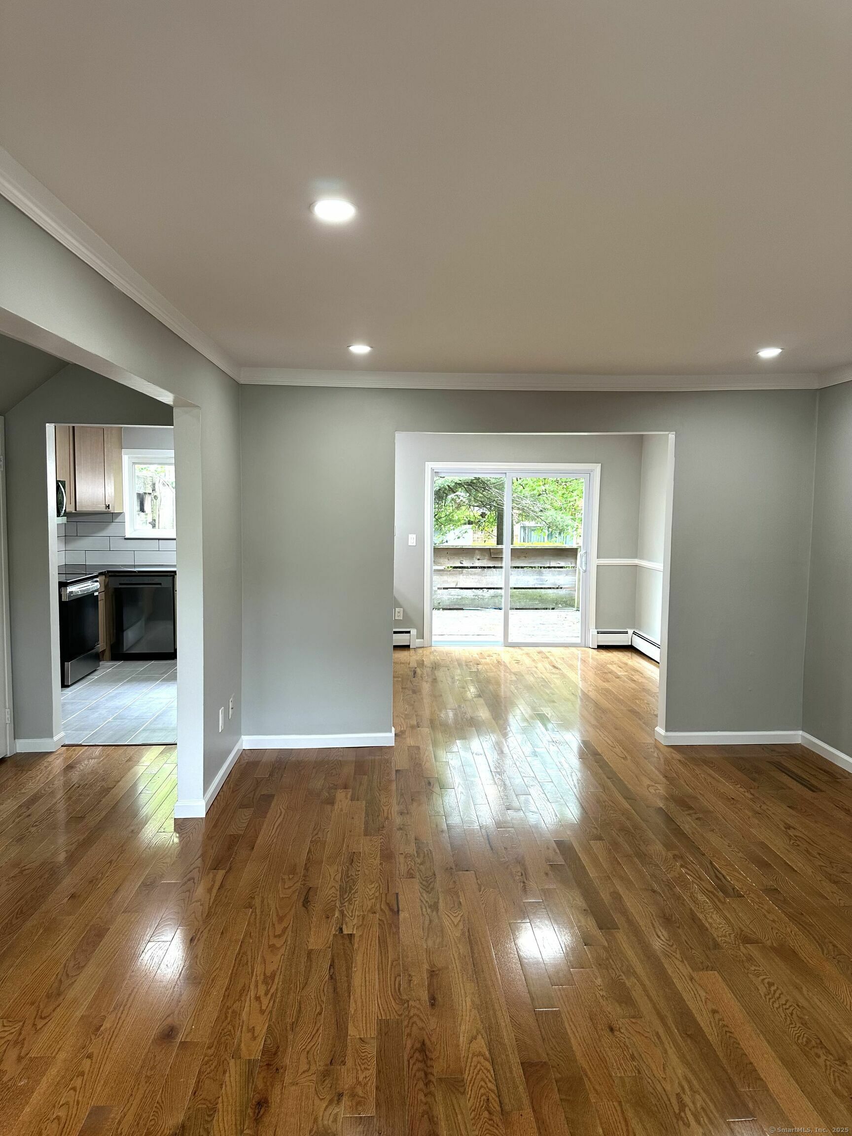 Property Photo:  200 Woodmont Avenue Apt 100  CT 06606 