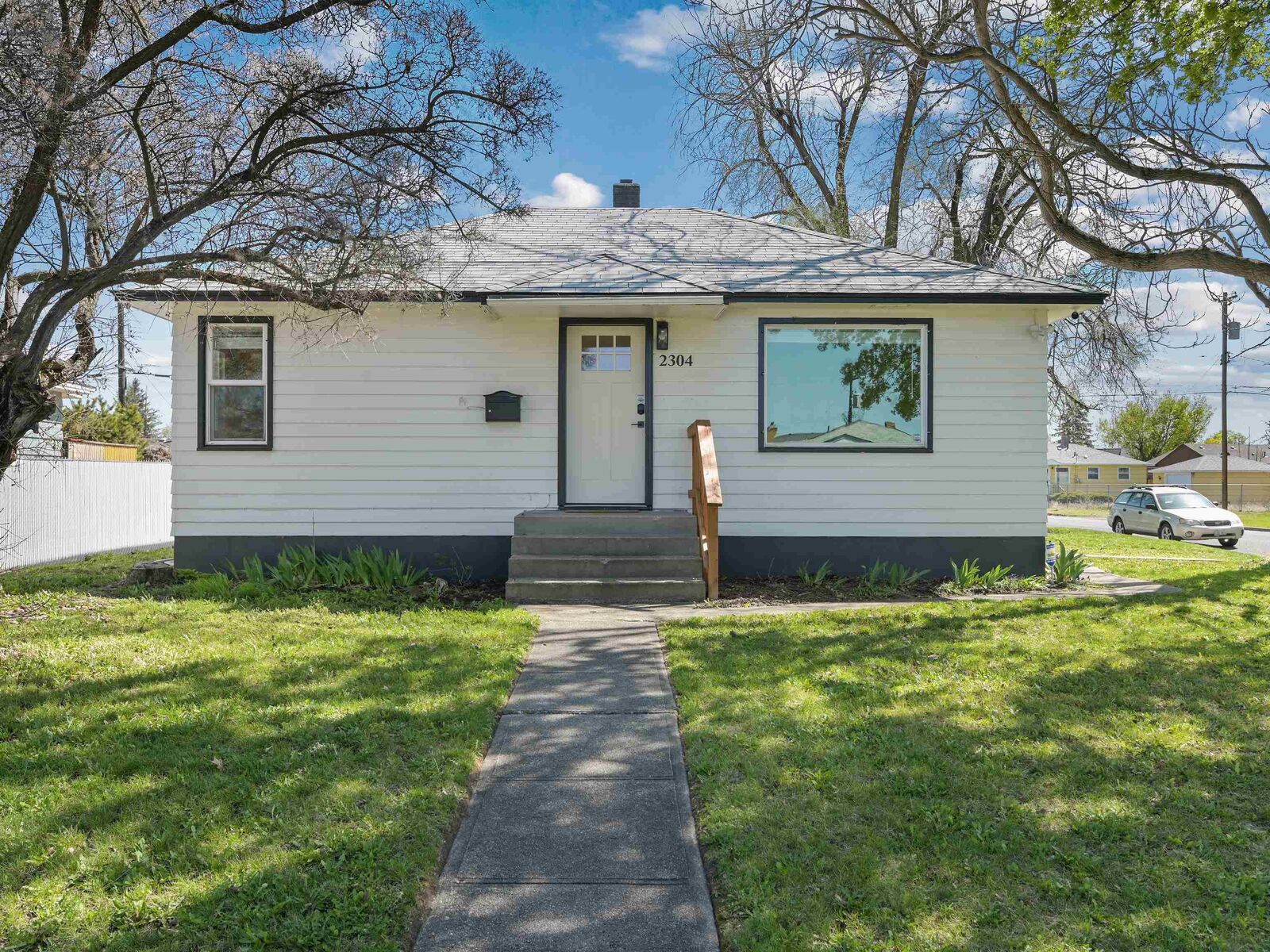 Property Photo:  2304 E Marshall Ave  WA 99207 