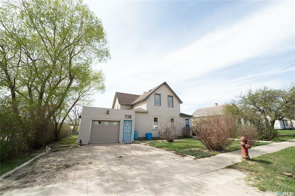 Property Photo:  317 Saskatchewan Avenue S  SK S0G 4M0 