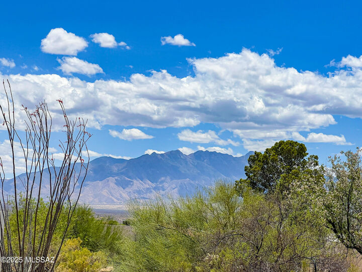 Property Photo:  723 S Los Zafiros  AZ 85614 