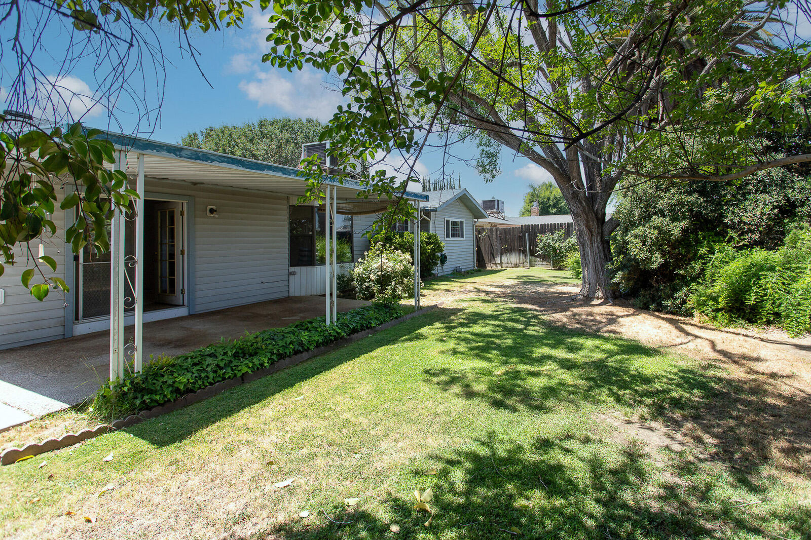 Property Photo: 3614 W Pryor Avenue CA 93277