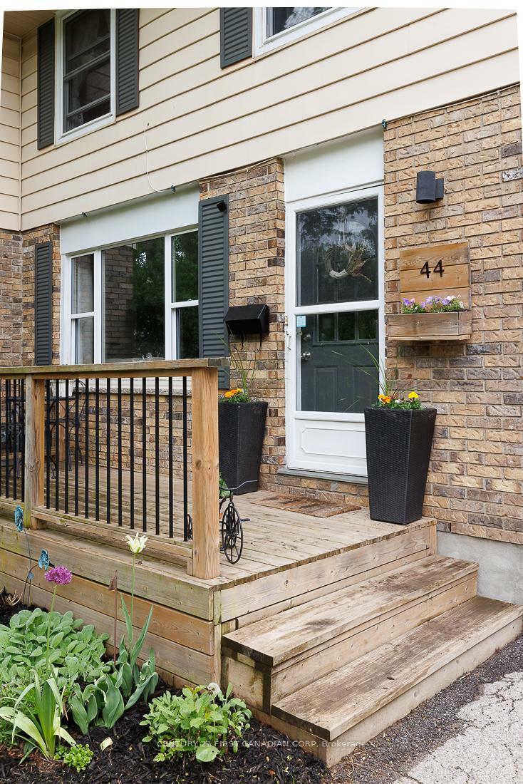 Property Photo: 44 Sasha Crescent ON N6E 2M5