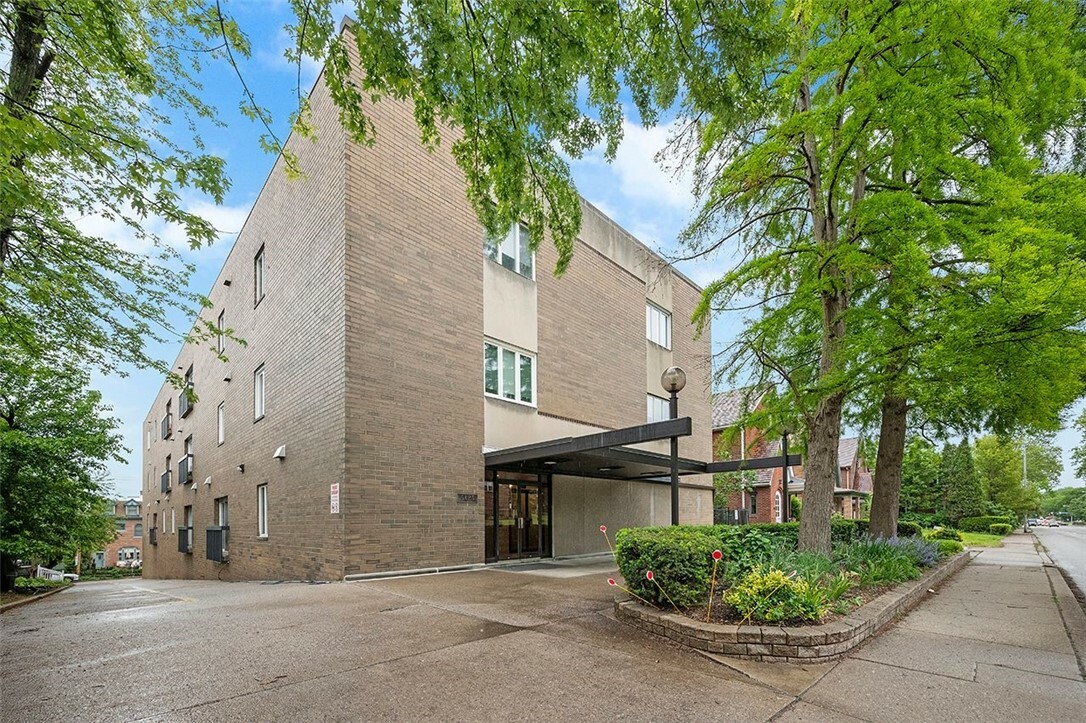 Property Photo: 5425 5th Ave 106 PA 15232