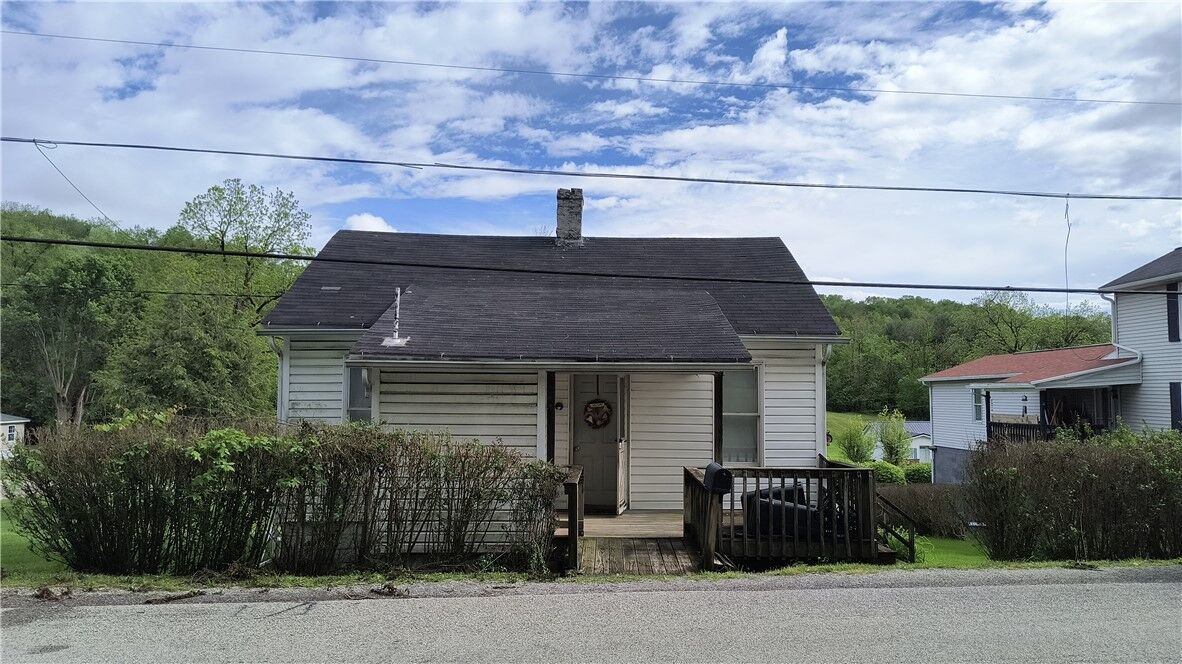 Property Photo:  229 Amend Rd  PA 15401 