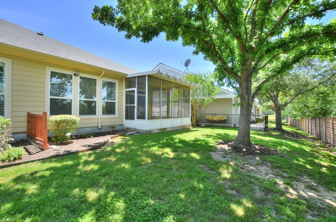 Property Photo: 221 Bonham Loop TX 78633