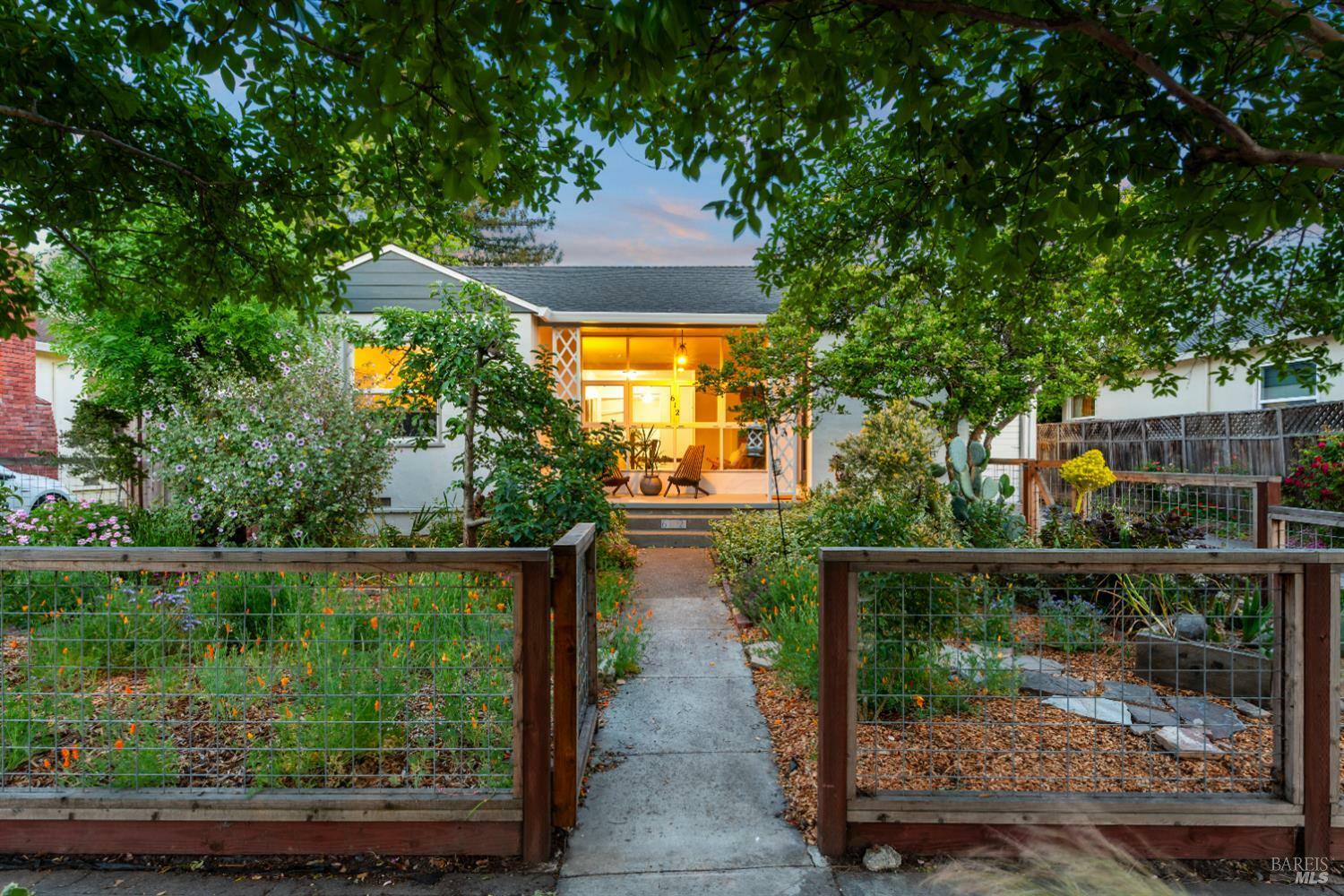 612 Madison Street  Petaluma CA 94952 photo