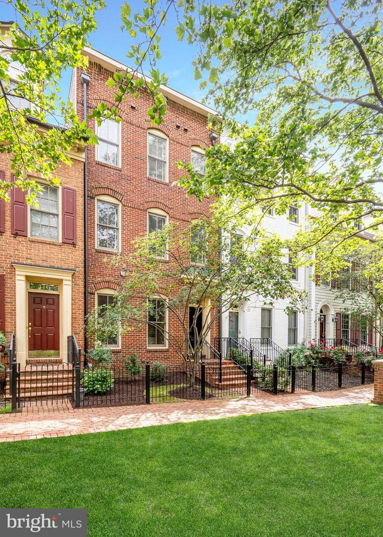 Property Photo: 418 Cook Street VA 22314