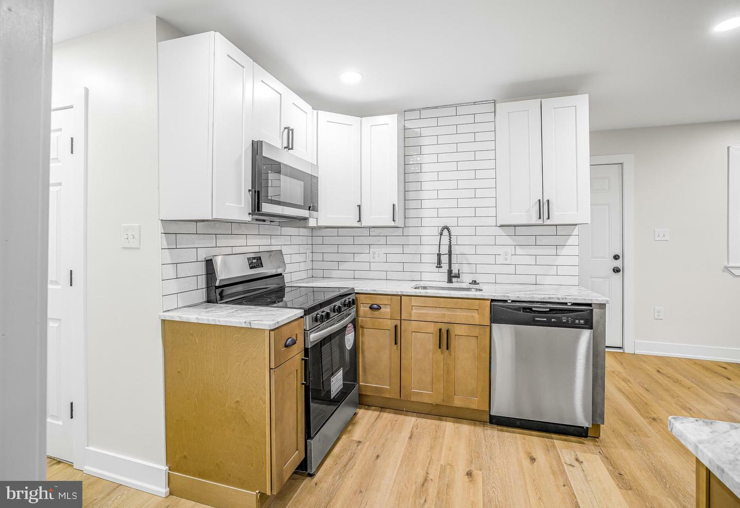 Property Photo: 9 Meadowbrook Avenue DE 19804