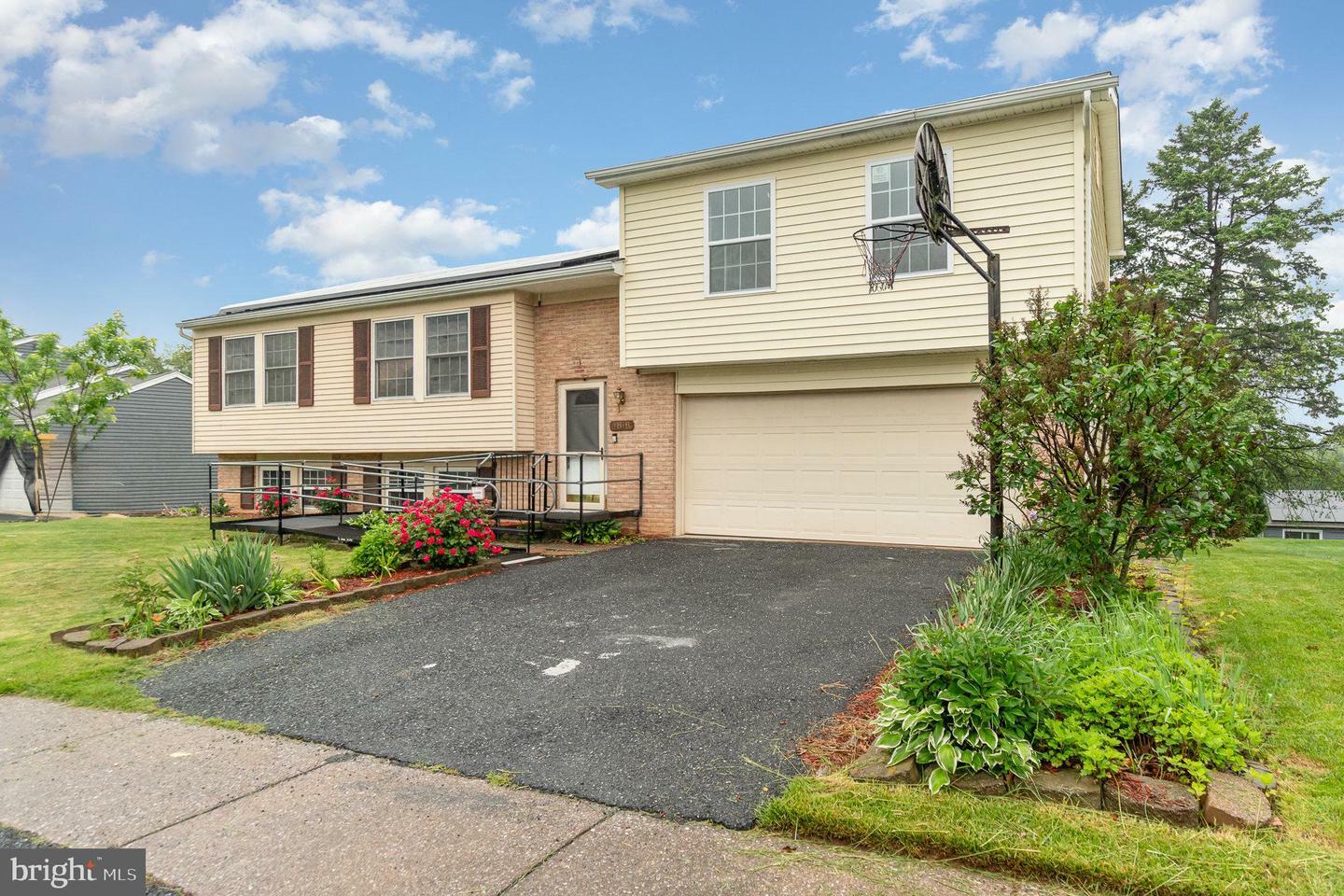 Property Photo: 4818 Tamar Drive PA 17111