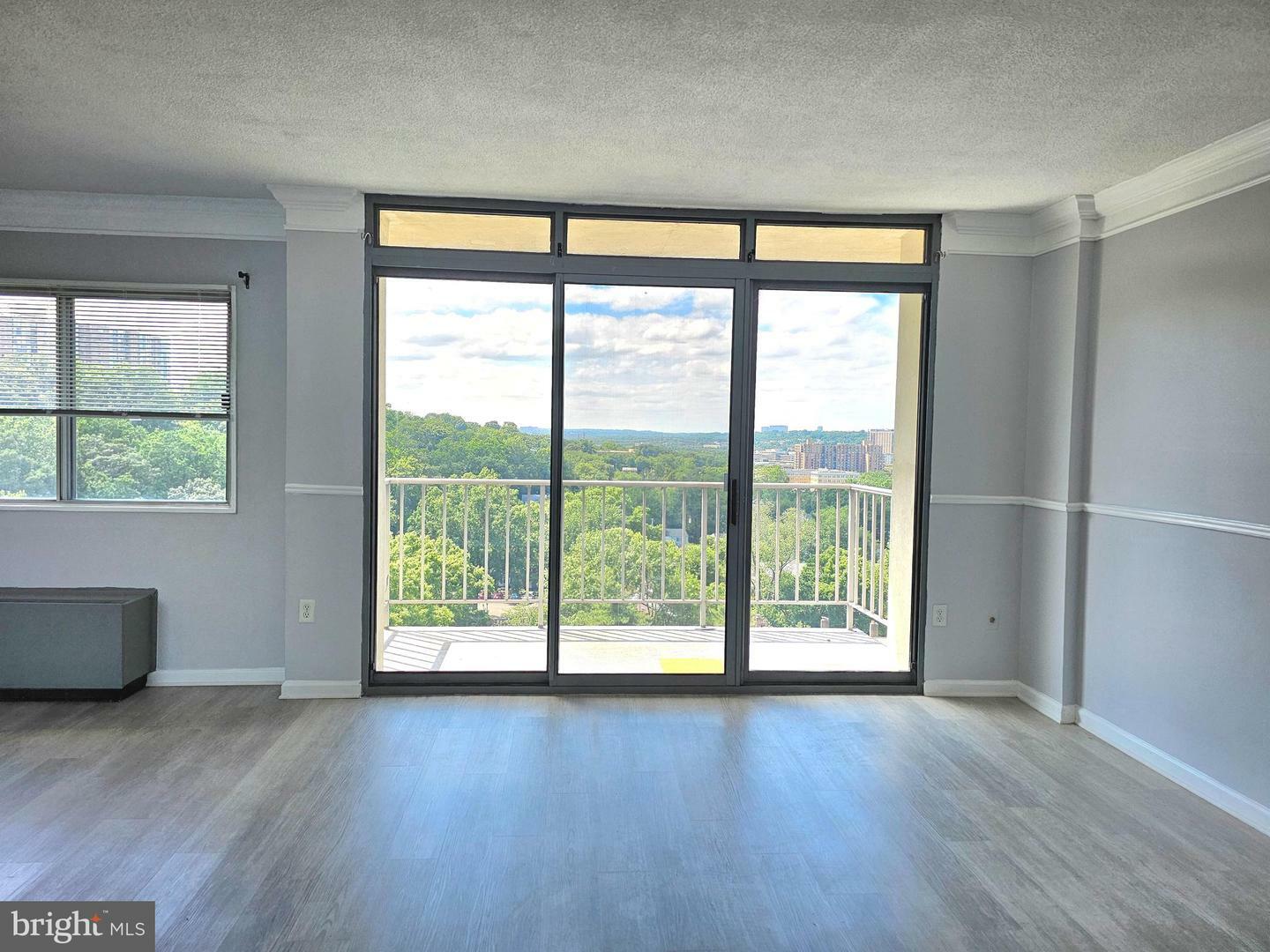 Property Photo: 2059 Huntington Avenue 1608 VA 22303