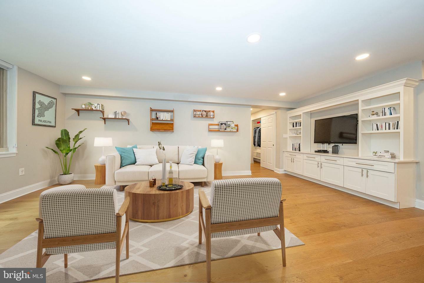 Property Photo: 1919 Chestnut Street 523-524 PA 19103