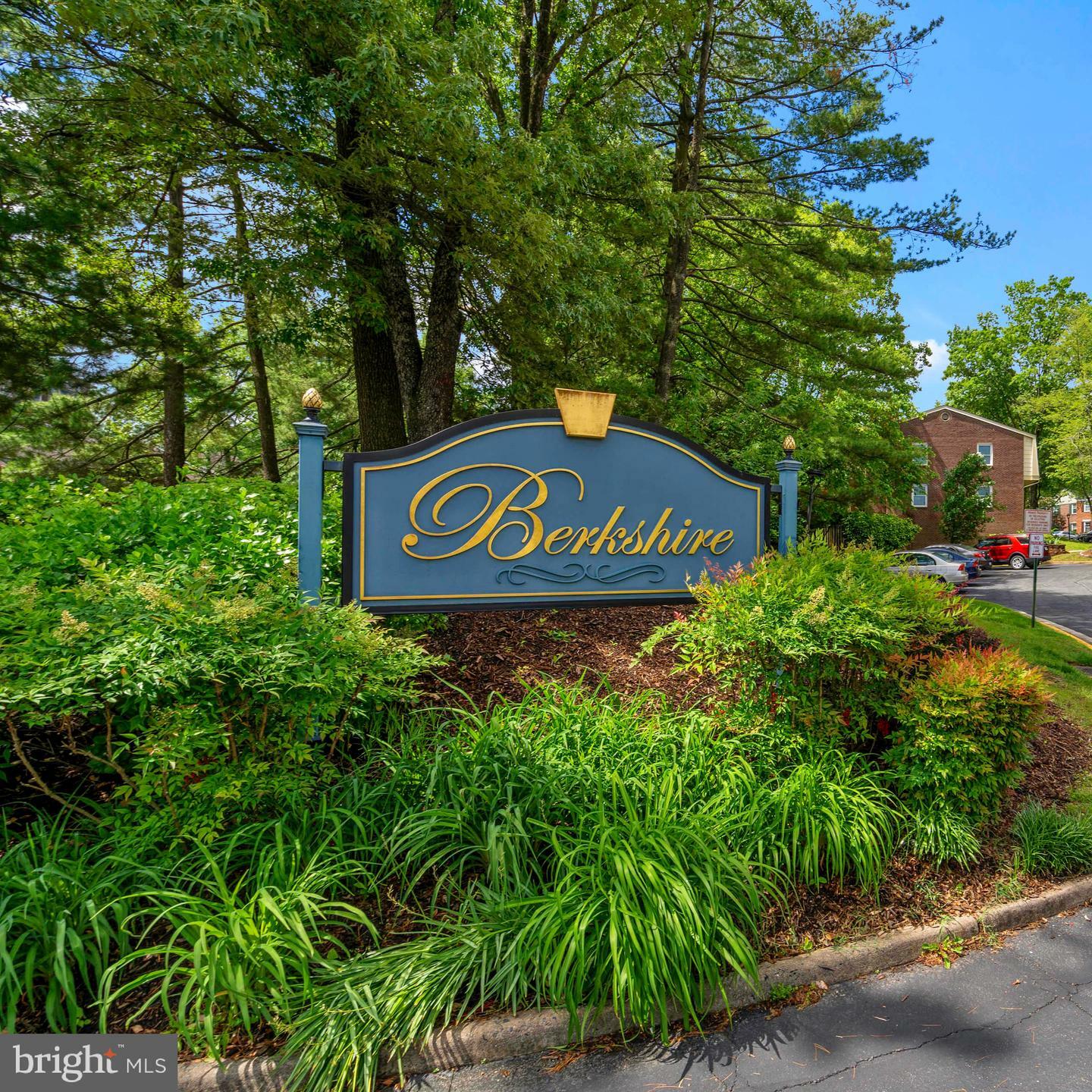 Property Photo: 5828 Wyomissing Court VA 22303