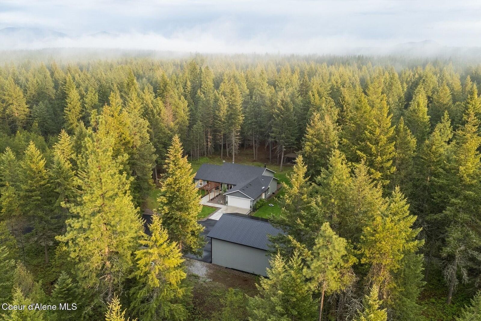 Property Photo:  990 Goldfinch Ln  ID 83869 