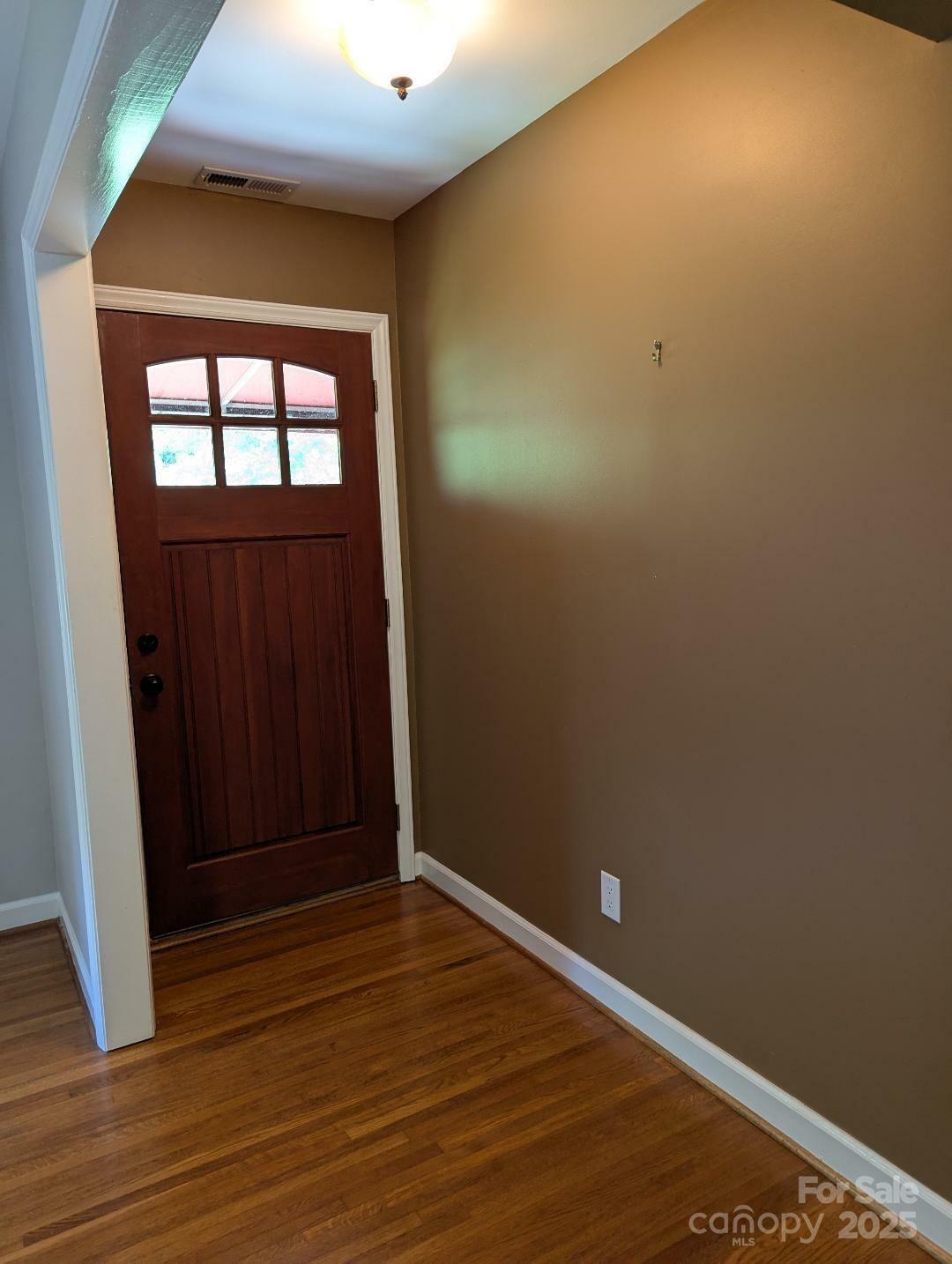 Property Photo: 715 Gentry Place NC 28210